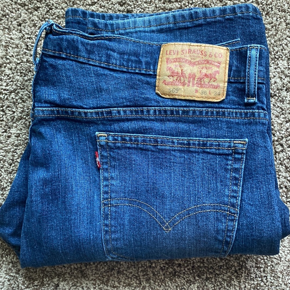 Used Levi’s - Picture 3 of 6